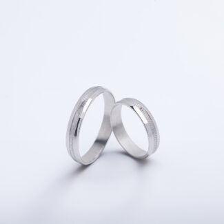 Burme od belog zlata sa gravurom po sredini