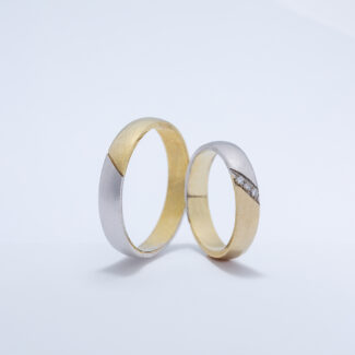 Koso sečene belo-zlatne burme sa tri dijamanta